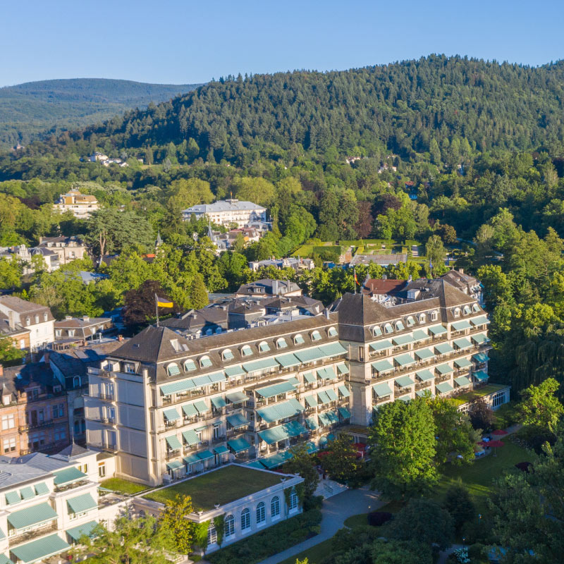 Luftbildaufnahme des Brenners Park Hotel und Spa in Baden-Baden